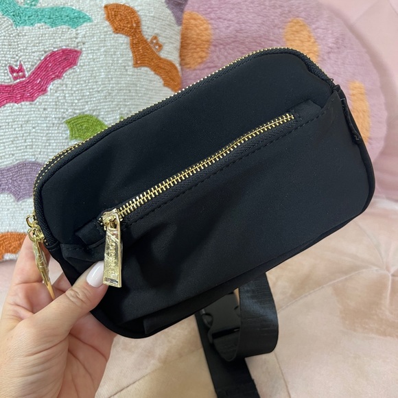 Handbags - NWOT Black & Gold Belt Bag